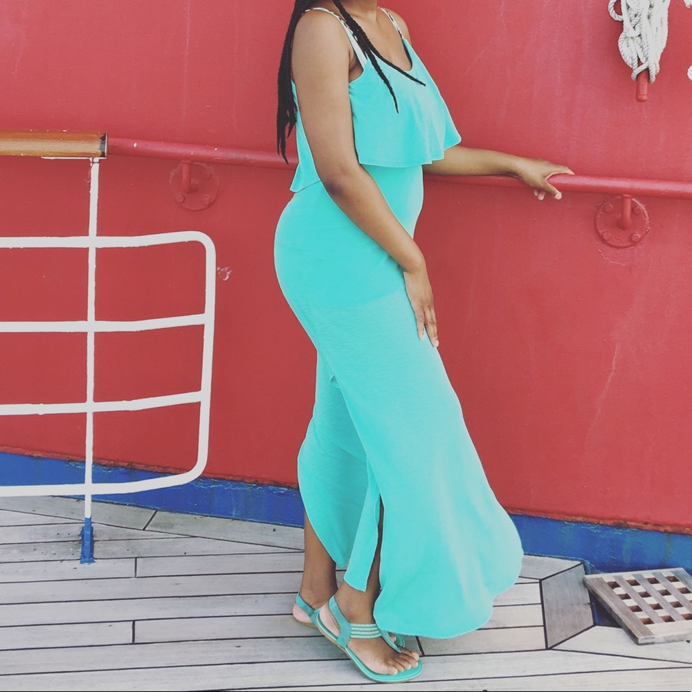 Maxi dress with matching sandals